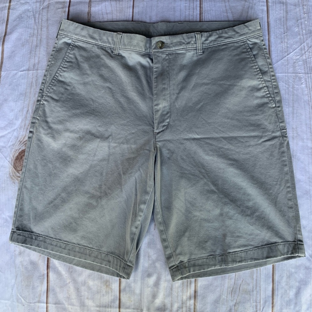Roundtree & Yorke Gray Flat Front Shorts Size 40